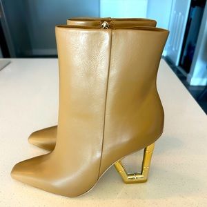 Cult Gaia botties size 9